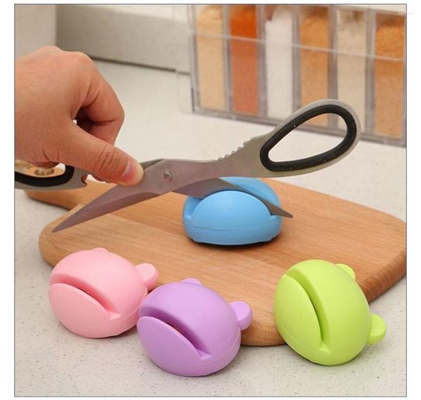 Otros accesorios para cuchillos Diseño de dibujos animados multifunción Mini afilador estable Herramientas de cocina Grindstone Tijeras Gadgets