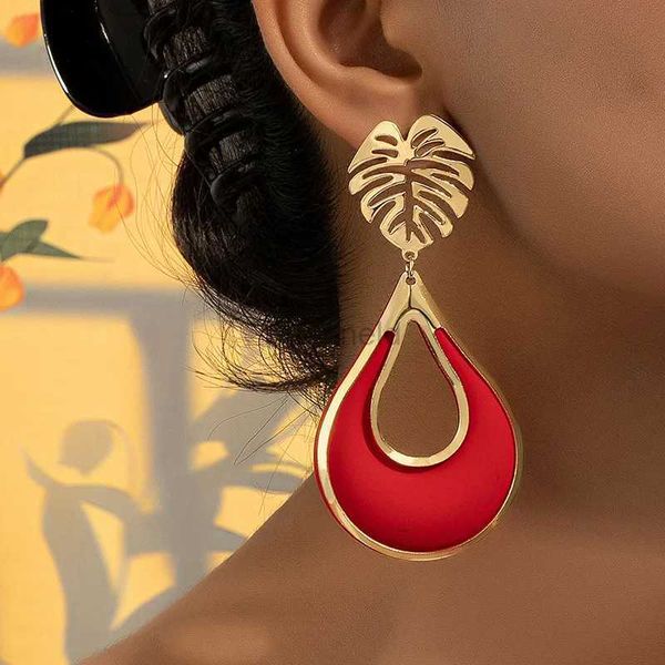 Autres boucles d'oreilles de la mode coréenne pour les femmes Tempérament coloré pour les femmes exagéré peinture en métal en métal punk Boucles d'oreilles à grande feuille 240419