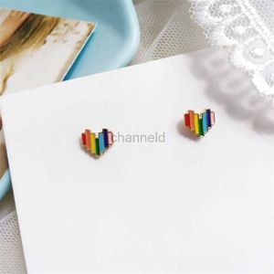 Andere nieuwe mode schattige regenboog hart oorbellen punk kleurrijke metalen gestreepte oorbellen sieraden accessoires geschenken voor vrouwelijke 240419