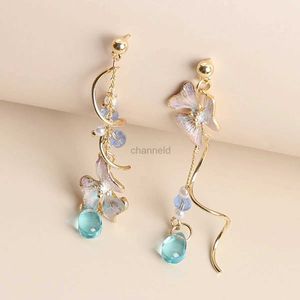 Andere nieuwe trendy schattige bloem asymmetrische spiraalvormige hang oorbellen voor vrouwen charme lange tassel blauw kristal druppel oorrang bruiloft sieraden 240419