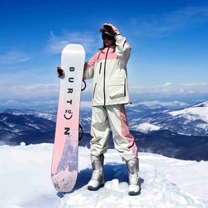 Autres articles de sport 2024 Nouveau costume de ski chaud pour femmes à capuche pour hommes imperméable coupe-vent réfléchissant veste de snowboard de ski vêtements de plein air HKD231106