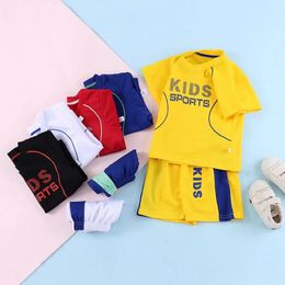 Andere sportartikelen Basketbaluniformen voor kinderen Sportkleding zomermeisjes jongens voetbal sneldrogende kleding 231206