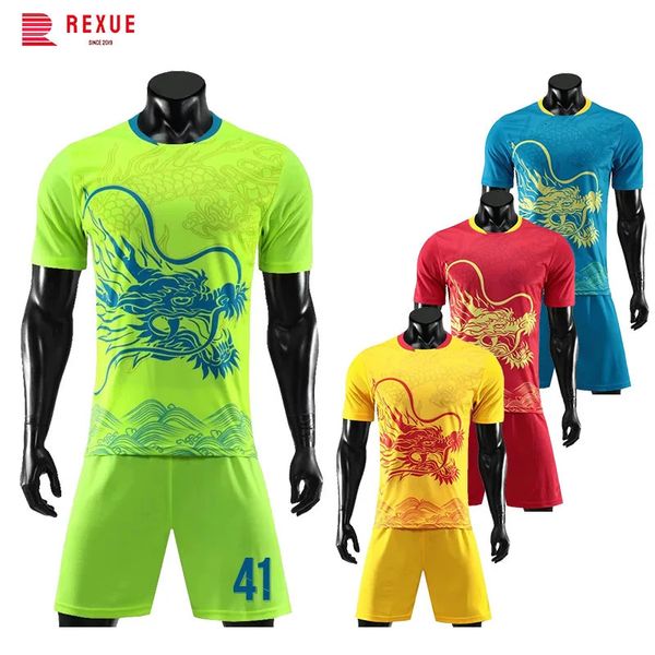 Autres articles de sport chez les hommes Ensembles de maillots de football Version vierge personnalisée Dragon Print Manches courtes Team Club Soccer Match Training Uniform Outfit 231102