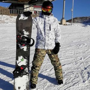 Autres articles de sport Ensemble de snowboard professionnel pour hommes d'hiver en plein air imperméable coupe-vent 10000 ensemble de combinaison de ski veste de neige et pantalon de camouflage chaud HKD231106