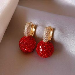 Andere de nieuwe mode -sieraden volledige strass Red Ball oorbellen herfst en wintermode Koreaanse temperament oorbellen voor vrouwen 240419