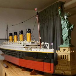 Andere speelgoed 9090 Eenheden van Titanic Compatibel met 10294 Titanic Large Cruise Ship Building Blocks Childrens Diy Toy Gifts S245176320