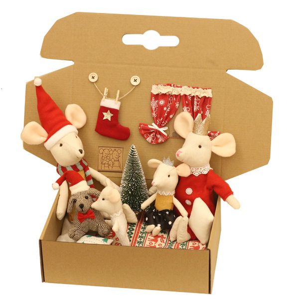 Autres jouets Souris de Noël famille maison de poupée mignonne poupées en peluche enfants cadeaux de Noël jouets en peluche doux Boîte de haute qualité poupée 230307