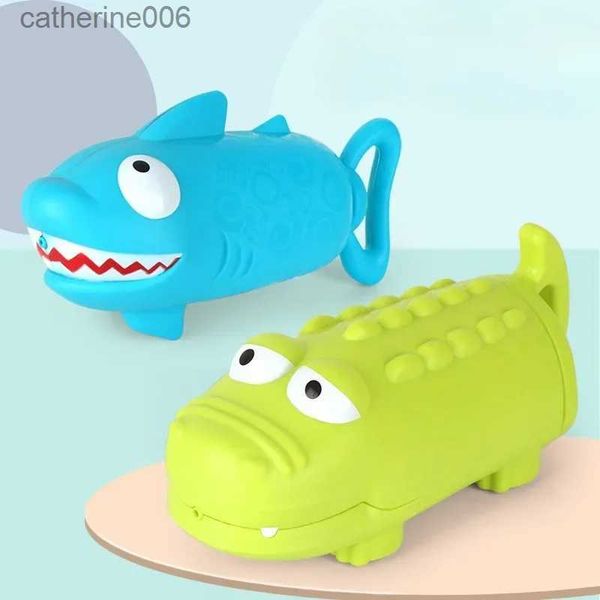 Autres jouets Jouets d'eau extractibles pour enfants Shark Cartoon Design Summer Play Beach Watergun Sprinkler Salle de bain Douche Jouets de bain Bath ToysL231024