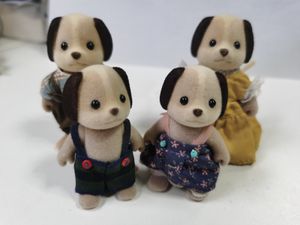 Autres jouets Sylvanian Families Dollhouse Furry Animal Calico Critters Beagle Dog Family 4PCS Figures sans boîte 230520