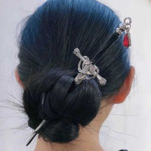 Andere vintage punk Chinese zwaard robijn robijn hanger haarspeld haarstick voor vrouwen trendy persoonlijkheid metalen kwast haarclip accessoires