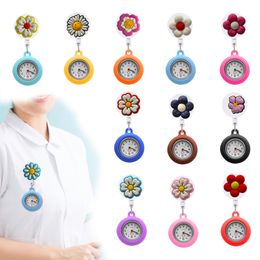 D'autres montres fleurissent 2 11 Clip Pocket Watch avec une seconde main pour les infirmières badge rétractable Roublé de quartz fob infirmière repeup