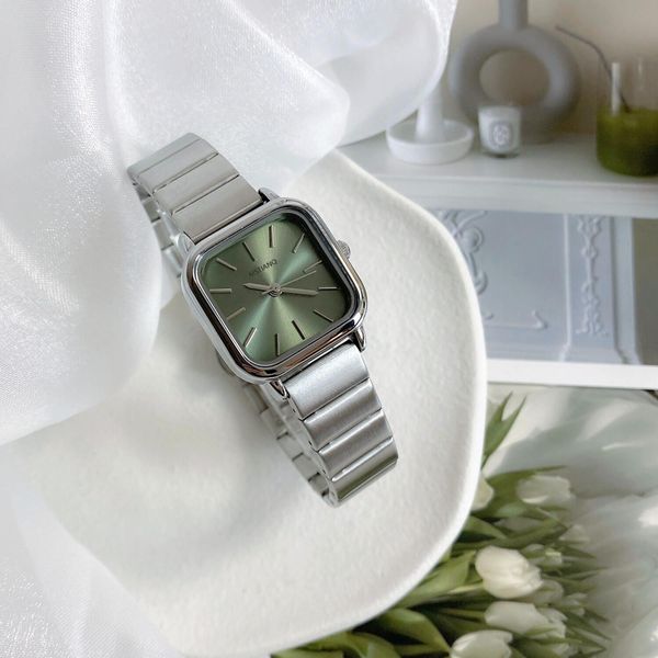 Autres montres Femmes de luxe Montre Top Marque Mode Ceinture en acier Dames Quartz Montre-bracelet Montre Femme Beaux Cadeaux Montres 230904