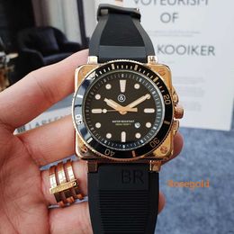 Autres montres Nouvelle montre à quartz pour hommes disponible en différentes couleurs avec date automatique Montre personnalisée Montre de luxe pour hommes d'affaires J240131