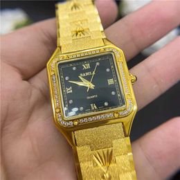 Andere horloges Nieuw horloge 24K goud Herenhorloge Vierkant Grote wijzerplaat Europese Retro chuck Gouden horloge Kristal Dameshorloge Technologie J240131
