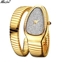 Andere horloges Unieke slangvormige dames met mode Luxe merk Dameshorloge Diamanten armband Meisje