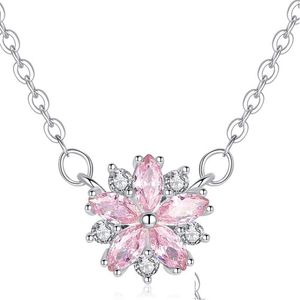 Autres faveurs de mariage Colliers pendentifs de fleurs cristallines Femmes Sier Link Chain Pink Sakura Cherry Saint Valentin Bijoux de Noël Birt Dh4mn