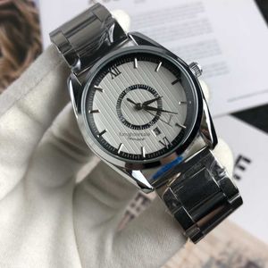 OUJIA MENS Quartz trois accessoires de bande en acier de calendrier à aiguille Regardez le style de vente à chaud avec une montre de calendrier