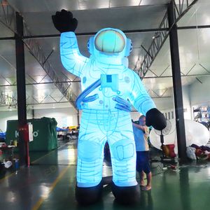 Activités de plein air 10 mH (33 pieds) avec souffleur astronaute gonflable géant avec lumière LED grand dessin animé publicitaire spaceman à vendre