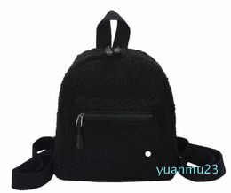 Bolsas al aire libre Nueva mochila de felpa Bolso pequeño femenino Moda Mini Mochila linda Tienda de otoño e invierno Escuela Entrega directa