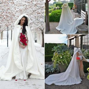 Outdoor Cape Cloak Winter Bridal Cloak Faux Fur Wedding Wraps Jackets Hooded voor winterbruiloften Bridal Cloaks Wedding Guest Jurken5144105