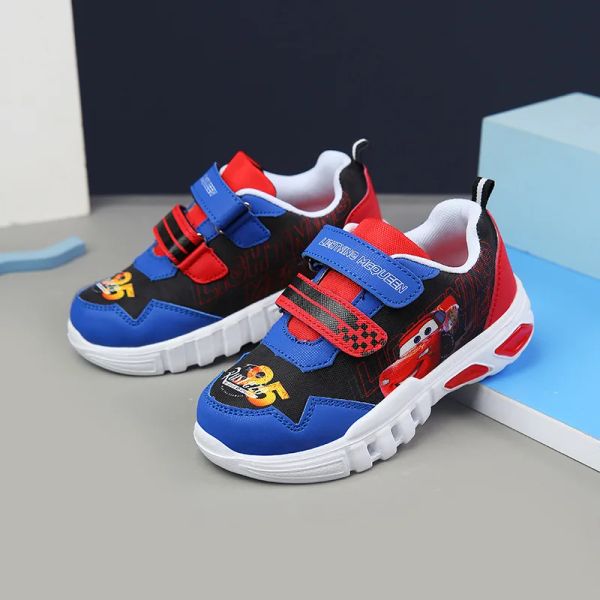 Dibujos animados al aire libre Lighing Ueen Cars Spiderman niños Casual Zapatos de luz Led primavera bebé niño niña zapatillas deportivas Flash zapatos