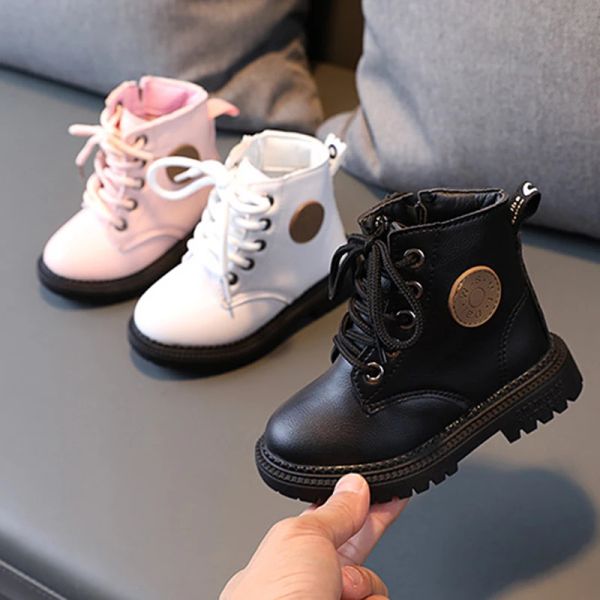 Botas para niños al aire libre, botas cortas de cuero de estilo británico, Otoño/Invierno, botines para niña, zapatos informales antideslizantes suaves para niños de 13 años