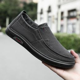 Chaussures décontractées de créateur masculin Loafer Plateforme de course à course jogging Jogging Walking Men Sneakers Big Taille 44 Fashion Trainers