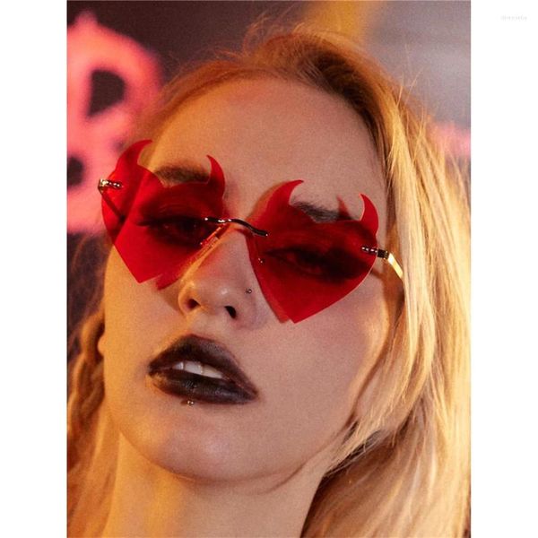 Gafas al aire libre Halloween cuerno del diablo gafas de sol para mujeres hombres moda forma de corazón gafas de sol protección UV fiesta Cosplay novela