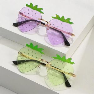 Lunettes d'extérieur lunettes de soleil aux fraises uniques pour femmes hommes festivals festivals rave verres de soleil décorations de Noël