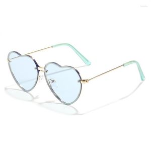 Lunettes de plein air femmes coeur lunettes de soleil Vintage métal cadre résistant aux ultraviolets lunettes à la mode cyclisme conduite pêche lunettes