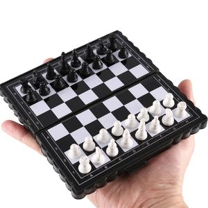 Outdoor Games Activiteiten 1Set Mini Internationale Schaken Opvouwbare Magnetische Plastic Schaakbord Bordspel Draagbare Kid Speelgoed Drop 221109