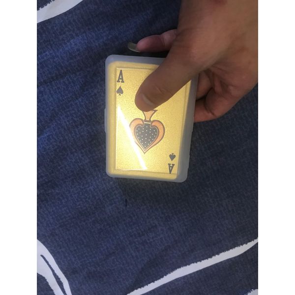 Jeux de plein air Activités Personnalité de la mode Poker Carte à jouer Golden Frosted Haute température Laser Gaufrage Pet Keychai étanche Dhlyc