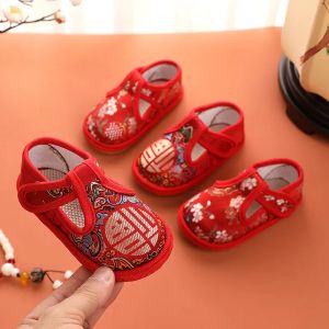 Outdoor Meisjes Geborduurde Schoenen 2022 Nieuwe Kinderen Veelzijdige Leuke Haak Lus Rode Chinese Stijl Zachte Baby Jongens Eerste Walker schoenen Flats