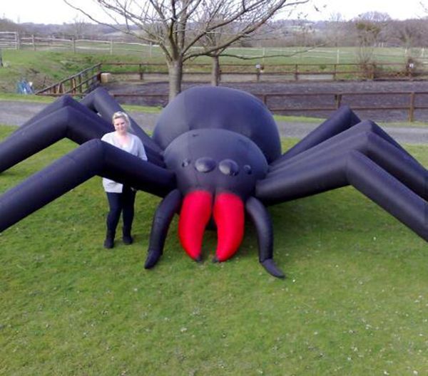 Promotion d'Halloween en plein air personnalisée 8 mW (26 pieds) avec souffleur araignée noire gonflable sur le toit, jouets hantés