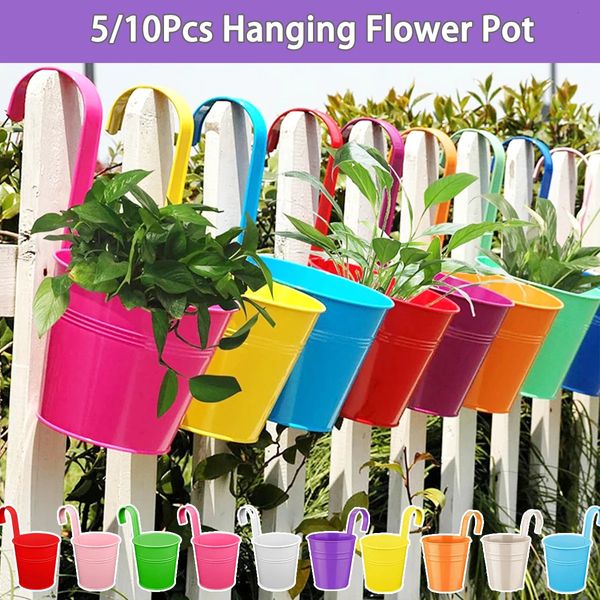 Jardinières suspendues extérieures Pots de fleurs en métal Mini Pot de seau en étain coloré pour la maison jardin cour clôture balcon décoration murale fournitures 240304