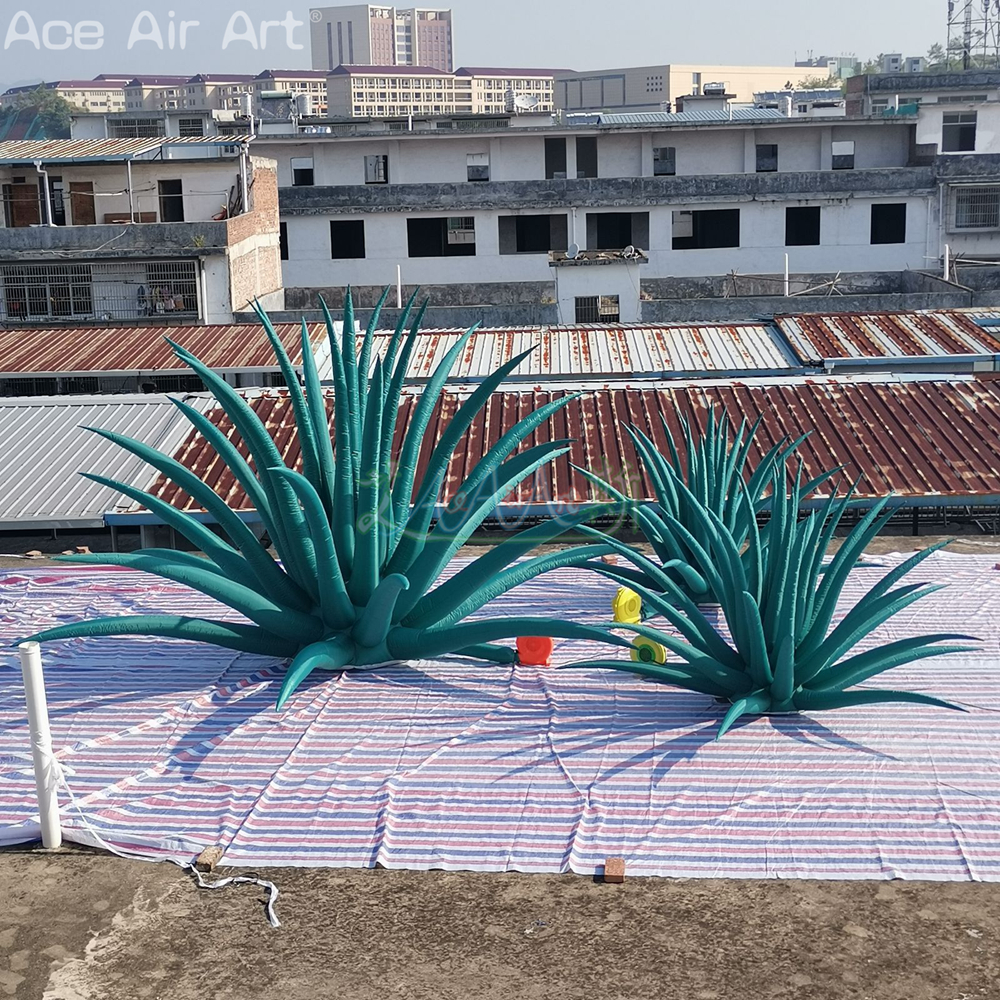 Outdoor Inflatable Agave Grass Lifelike Agave Plant Models for Event Decoration or Stage Display