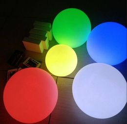 Lámparas de césped al aire libre Paisaje Jardín Piscina Patio Ambiente Decorativo Control remoto Impermeable LED Bola de luz 16 colores 5 modos