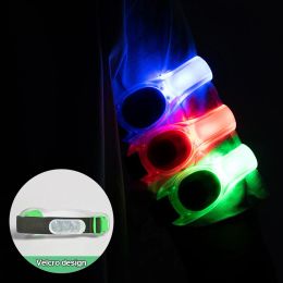 Outdoor LED-gloeiende armband Nachtveiligheidsarmband Ring Waarschuwingslampje voor hardlopen Fietsen Wandelen Rugzak Indicatielichtband D4.0