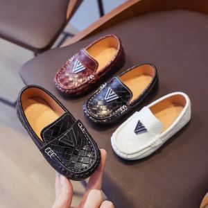 Extérieur Nouveau vintage Pu Leather Designer Baby Boys Chaussures Slip on Weave Plaid Fashion Kids Chaussures Boys Forme Vobine Figle Chaussures Toddler Boy D12102