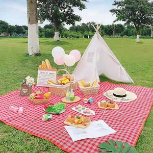 Almohadillas al aire libre Estera de camping Manta de playa impermeable Al aire libre Picnic portátil Estera de tierra Colchón Camping al aire libre Picnic Mat Manta Juegos de césped P230508