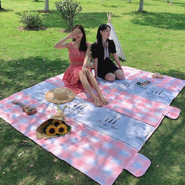 Tampons extérieurs Supplies de camping extérieur Picnic Mats Ins Vent épaissis Tapis portables Portable Sortie Panne Mattes d'humidité Mats J230324