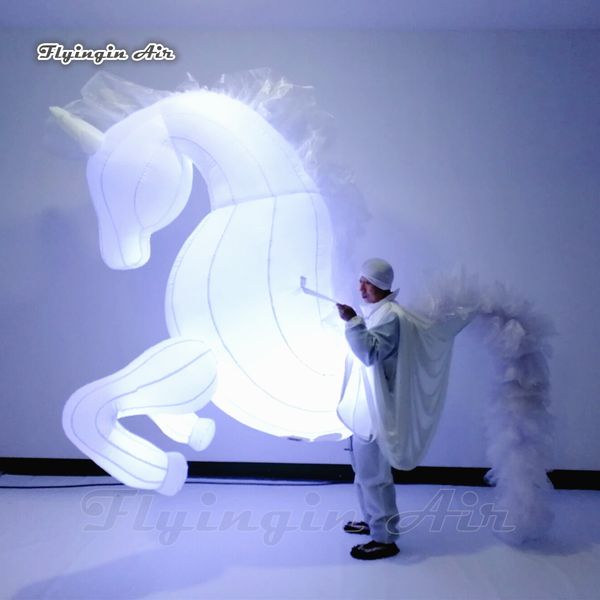 Desfile al aire libre caminando trajes de caballo inflables 2m adulto usable rendimiento iluminación volar traje de caballo para espectáculo de fiesta nocturna