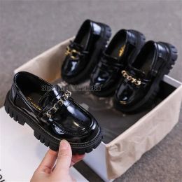 Mocassins princesse d'extérieur noirs de printemps pour bébés garçons, chaussures d'école en métal pour enfants, mode décontractée Pu brillante, chaussures mignonnes pour enfants