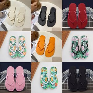 Sandales extérieures Fashion Slippers Designer Plateforme classique Pinced Place Alphabet Print Flip Flops Summer Flat Casual Shoes Gai-25 761 46