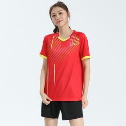 Chemises d'extérieur pour femmes Maillot personnalisé Respirant Séchage rapide Haut et short de sport d'équipe Badminton Soccer Sportwear Ensembles d'entraînement féminin 230703