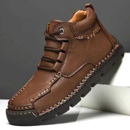 Chaussures d'extérieur Sandales Chaussures de randonnée pour hommes Automne Hiver Cheville Bottes de neige En option Peluche Hauts Hommes Chaussures Chaussures en cuir cousues à la main 2024 YQ240301