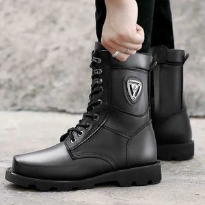 Chaussures d'extérieur Sandales Sshooer homme bottes noires mode chaussures à glissière latérale anti-collision orteil chaussure de travail en plein air randonnée marche escalade armée Train botte Botas YQ240301