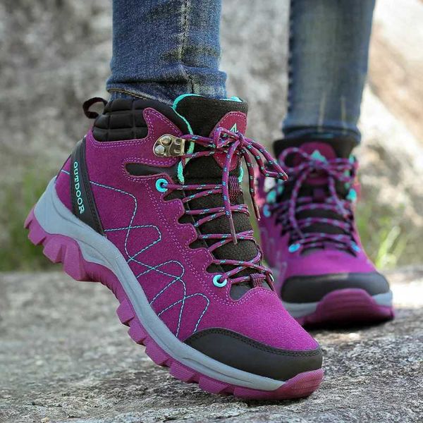 Outdoor Shoes Sandales Hiver femmes cheville daim cuir bottes de randonnée chaussures de randonnée en plein air en peluche chaussures de montagne chaudes suivi escalade YQ240301
