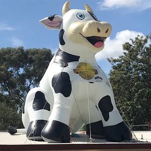 Buiten zitten opblaasbare heilige koe Reuze opblaasbare melkkoe opblaasbare melkkoe vee stier met ventilator voor reclame