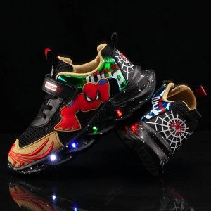 Chaussures d'éclairage LED Spiderman Kids Outdoor Chaussures d'éclairage des filles courir les chaussures rouges bébé clignotant en maille ouverte baskets Mesh